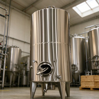 Réservoir en acier inoxydable sanitaire 304 de 500l à 50000l avec entraînement par engrenages et moteur pour ligne de remplissage de fûts de bière à usage quotidien