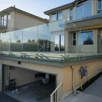 Poteau de clôture en verre réglable en acier inoxydable moderne EKOO pour balcon de villa avec rampe à fixation latérale