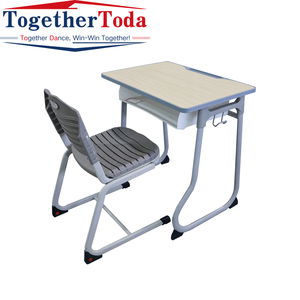 Ensemble <span class=keywords><strong>de</strong></span> bureaux et chaises modernes en métal, plastique et MDF pour l'école, idéal pour la <span class=keywords><strong>lecture</strong></span> et l'étude - Commande en gros - Product Image 1