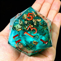Dés à six faces en résine transparente créative de 50 mm, à bords vifs, avec feuille d'or, pour jeux de rôle fantastiques (TTRPG) et jeux de société (Dungeons and Dragons)