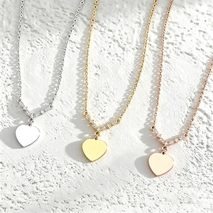 Accessori a forma di V in acciaio inossidabile con pochi diamanti, collana a catena piatta a forma di cuore, materiale grezzo senza scritte. - Product Image 1