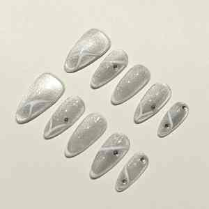 Uñas Postizas de Moda Muhaha, Forma Almendrada, Rayas Plateadas - Product Image 2