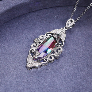 Collana con Ciondolo Sfumato in Stile Naturale per Donne, Elegante Gioiello da Sera alla Moda - Product Image 1