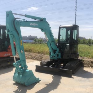 Mini-excavatrice sur chenilles d'occasion Kobelco SK55SR SK55 5,5T, modèle 2022, technologie japonaise d'origine, faible nombre d'heures, bien entretenue, pour vidéo - Product Image 3