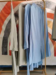 Ensemble 2 pièces à rayures plissées Vêtements islamiques pour femmes Abaya modeste Loose Split Side Tunics Oversize Skirts <span class=keywords><strong>Baju</strong></span> <span class=keywords><strong>Kurung</strong></span> - Product Image 6