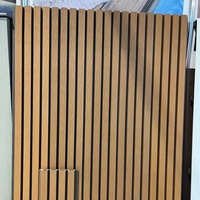 Panneau de clôture d'intimité en WPC Prime avec dessus en treillis, cadre en aluminium thermolaqué, bois composite imperméable pour jardin et clôtures extérieures