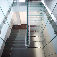 Escalier flottant cantilever Prima avec support dissimulé pour une esthétique minimaliste de la maison