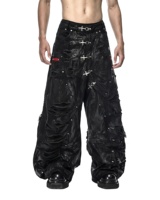 Pantalon DIZNEW noir texturé effet serpent pour homme, déchiré, à franges, avec multiples crochets argentés, boucle à fermoir, rivets, étiquette rouge, coupe oversize, style gothique