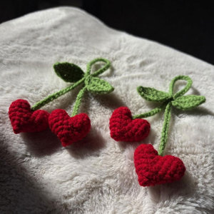 Amuleto de Corazón de Cereza Tejido a Crochet, Decoración de Bolsa de Algodón Hecha a Mano, Rojo y Verde, Accesorio de Regalo para el Día de San Valentín, para Venta en Línea - Product Image 4