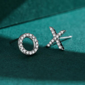Boucles d'oreilles personnalisables en cuivre, version lettre, en argent sterling S925 avec pierres XO en zircon taille ronde, pour un usage quotidien par les femmes - Product Image 4