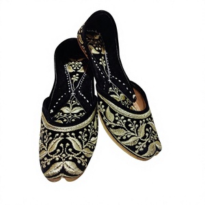 Chaussures de soirée brodées à la main pour femmes BS INTERNATIONAL, style indien traditionnel, tendance mode, en cuir véritable, à fermeture auto-agrippante, pour la marche - Product Image 4
