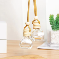 Mini bouteille de parfum de voiture suspendue de 14ml bouteille de diffuseur de voiture d'arôme en verre transparent avec corde de bouchon en bois