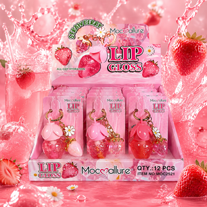 Lot de 12 baumes à lèvres hydratants aux fruits en forme de fraise avec porte-clés pour enfants et filles, présenté en boîte de présentation - Product Image 1