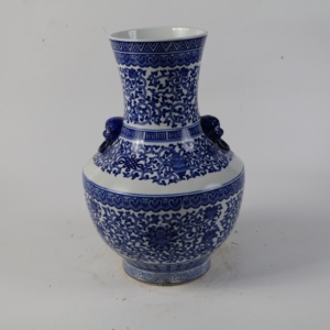 Jarrón de Porcelana de Jingdezhen Pintado a Mano, Estilo Chino Azul y Blanco, Diseño Art Deco con Asas de León, Adorno Decorativo, Regalo - Product Image 1