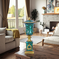 Pot en laiton céramique vert émeraude de luxe avec couvercle et base surélevée Vase à fleurs décoratif Pot de rangement antique pour la décoration de la maison