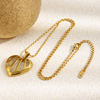 Collier pour femme Dreamshow, pendentif en forme de cœur creux en coquille blanche, bijoux en acier inoxydable plaqué or, cadeau pour la fête des mères