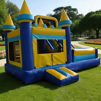 Château gonflable commercial avec toboggan et zone de saut pour la location de fêtes d'enfants