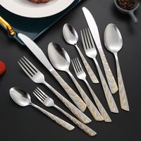 Lot de 4 couverts traditionnels en acier inoxydable doré et argenté, compatibles four, lave-vaisselle et congélateur