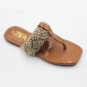 Barang Siap Kirim Pabrik Grosir Harga Langsung 2025 Model Baru Sandal Jepit Pantai Anyaman Lembut Tebal untuk Wanita Kualitas Tinggi - Product Image 5