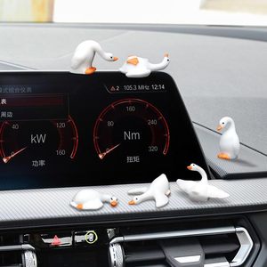 Set de Accesorios para el Tablero del Auto con Diseño de Vaca, 5 Piezas, Decoración para el Auto y el Hogar, Mini Accesorios de Vaca, Regalo para Mujeres - Product Image 2