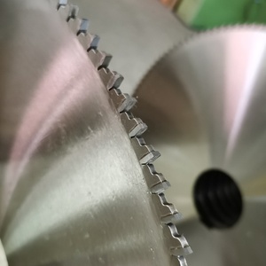 Disque de scie PCD industriel SteviS 450 mm 100T pour la découpe de profilés en aluminium, anti-vibration, résistant à la chaleur, lame de scie circulaire - Product Image 5