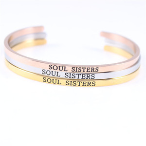 Nuovo Bracciale Personalizzato in Acciaio Inox a Forma di C con Frase Ispirazionale Incisa, Messaggio, Nome o Lettera - Product Image 4