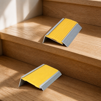 OEM Maßgefertigte L-förmige Aluminium-Treppenkantenprofile Rutschfeste Streifen Kantenschutz für Treppen/Stufen