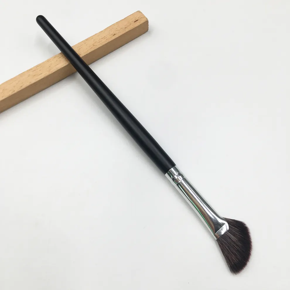 Мягкая веерообразная кисть для хайлайтера для снятия определяющего контура и удаления лишней пудры, инструменты для макияжа без жестокости