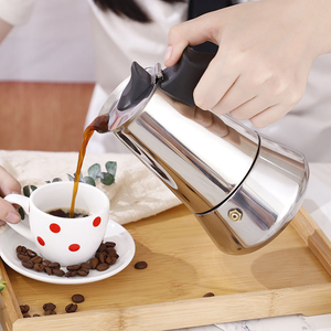 Ensemble de cafetière à expresso Moka portable de luxe en acier inoxydable avec pot à café en verre et couvercle en métal, design minimaliste argenté en stock - Product Image 4