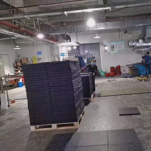 Antislip Gevulkaniseerde Gym Rubberen Mat En Schokdraagbaar Zwart + Rood Op Maat Gemaakte Rubberen Vloertegels - Product Image 5