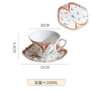 Elegante Set di Tazza e Piattino in Ceramica Stile Vintage di Lusso Bianco-Rosa-Arancione con Decorazioni Dorate Dipinte a Fiori Fiocco Farfalla 200ML - Product Image 6