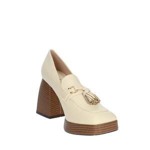Mocassins à talon plateforme en cuir pour femme Menbur avec détail pompon - Product Image 5