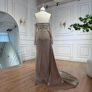 Vestido de noche sirena sin tirantes con cuentas Serene Hill LA73220, color nude, con mangas extraíbles y abertura lateral, para fiestas formales. - Product Image 5