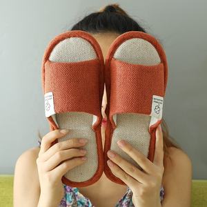 รองเท้าแตะสำหรับผู้หญิงสำหรับฤดูหนาว น้ำหนักเบา ผลิตจากวัสดุ EVA TPR ผ้าฝ้ายและผ้าลินิน ระบายอากาศได้ดี พื้นกันลื่น นุ่ม อุ่น เหมาะสำหรับใช้ในบ้าน - Product Image 3