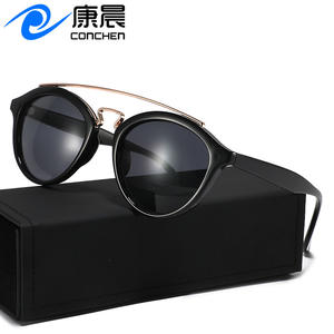 Gafas de Sol para Mujer, Montura de PC, Lentes UV400, Negras, Doble Puente, Protección Solar Moderna para Conducir, Viajar y Uso al Aire Libre - Product Image 2