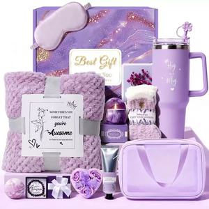 Cesto regalo spa di lusso con set di coperte, regalo di compleanno per donna, kit relax e cura di sé, kit regalo per <span class=keywords><strong>la</strong></span> festa della <span class=keywords><strong>mamma</strong></span>, regalo per lei. - Product Image 1