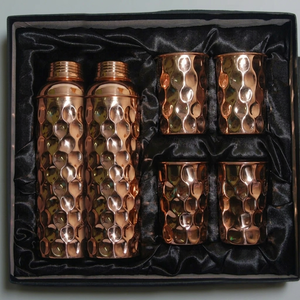 Botella de Agua de Cobre Grabada a Mano con Diseño de Panal de Abeja, Juego de 2 Vasos, Capacidad de 800 ml, Ecológica, Vintage, Caja de Regalo Empresarial - Product Image 1