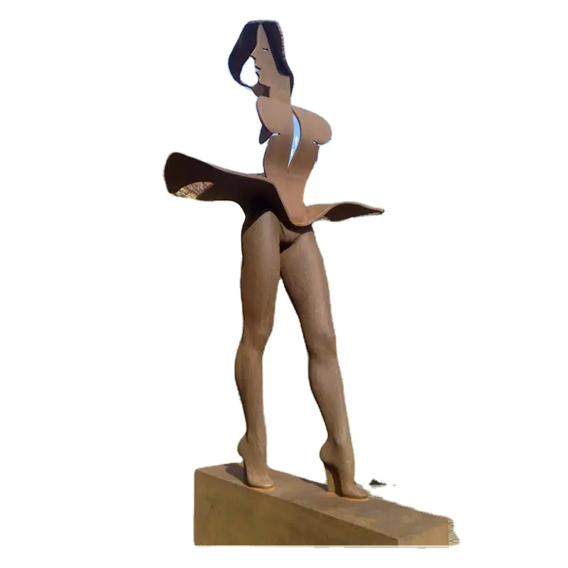 プラザの装飾抽象的なコルテン鋼裸のセクシーな女性の像