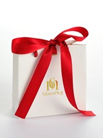Sacs cadeaux en papier de marque avec logo en feuille d'or pour les ensembles cadeaux cosmétiques et les collections de produits de maquillage