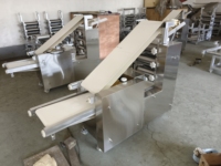 Machine automatique pour la fabrication de feuilles de raviolis et de samosas