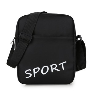 Sac bandoulière homme en tissu Oxford avec logo imprimé personnalisé, noir rayé, multi-poches, sac messager décontracté pour les trajets quotidiens et le sport - Product Image 1