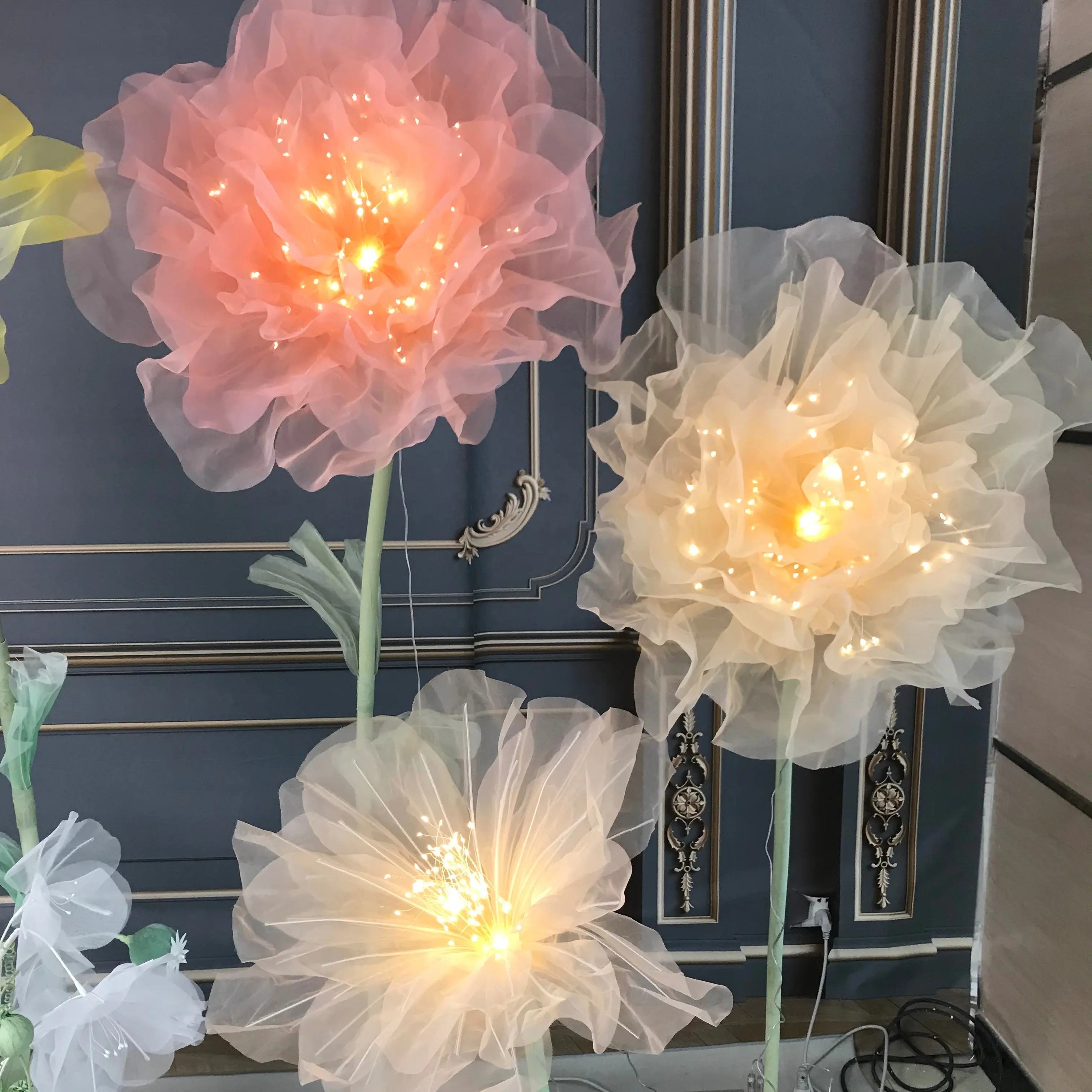 V492 Innovative Wedding Decoration Guide Flowers customized Color fiber optic flower with light decorative flowers