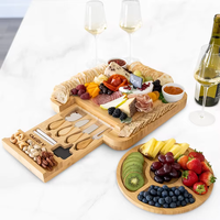 Plateau de service de charcuterie chic Nouveau design Planche à fromage en bambou et ensemble de couteaux à couverts pour les cadeaux et les fêtes de réchauffement de la maison