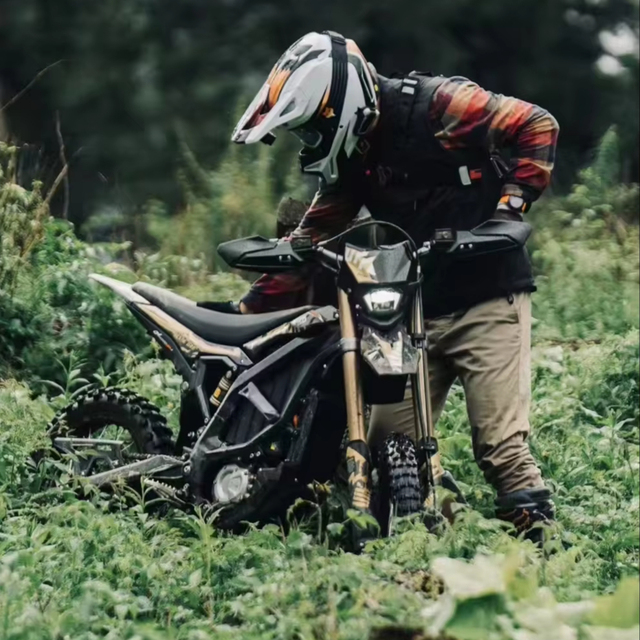Surron ultra Bee 74v 60ah Off-road Electric Dirtbike Max Power 21Kw Off Road Sur Ron Electric Motorcycle with Baggage Bag