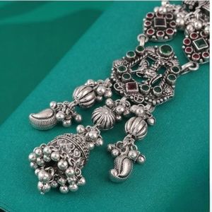 Collection de bijoux de mariée ethniques faits à la main en argent 925, oxydés, de style Radha Krishna, de la marque Juda, en cadeau - Product Image 3