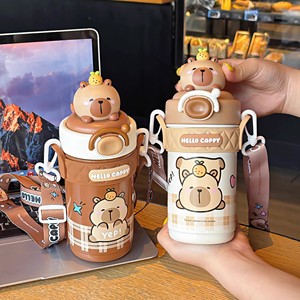 Bouteille d'eau isotherme Hello Cappy pour étudiants, marron et blanc, en acier inoxydable avec paille, rentrée scolaire 2025 - Product Image 3