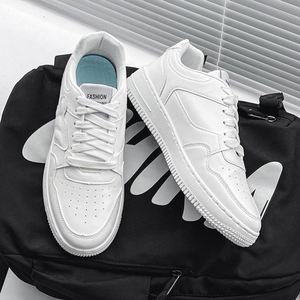 รองเท้าผ้าใบแบบสวมลำลองสำหรับผู้ชาย ดีไซน์ทรงเตี้ย แบรนด์ Custom รุ่น School Walking Chunky Design เหมาะสำหรับเล่นสเก็ตบอร์ดและเดิน - Product Image 1