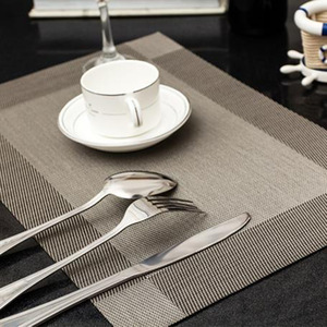 Set de table en PVC de style européen, bicolore diagonal, antidérapant, résistant à la chaleur, nappe, tapis isolant thermique, style occidental - Product Image 1