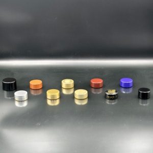 Servizio di Progettazione Offerto: Tappi in Alluminio Ecologici per Vodka, Materiale Alluminio-Plastica per Liquori e Vodka. - Product Image 2