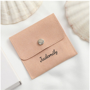 Petite pochette d'emballage de bijoux avec logo personnalisé et pochettes à bijoux en daim microfibre avec insertion - Product Image 4